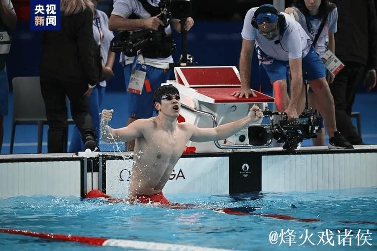 张展硕400米预赛摘银 潘展乐孙杨同组竞技